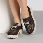 Кафяви дамски обувки от естествена кожа с метален акцент и олекотена подметка