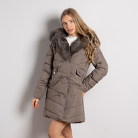 Кафяво дамско ватирано яке с махащ се пух – модерен дизайн и елегантна визия