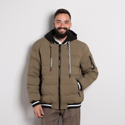 Стилно кафяво мъжко яке с елегантни бели кантове и сваляща се качулка-перфектен избор за зимата