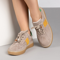 Комфортни дамски кецове в бежово от естествена кожа с шита подметка