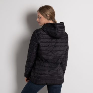 Леко дамско яке в черно с махаща се качулка– големи размери 2XL–6XL