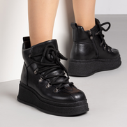 Модерни дамски боти от естествена кожа в черно