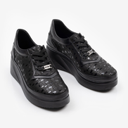 Модерни черни дамски обувки от естествена кожа с релефна текстура и олекотена платформа