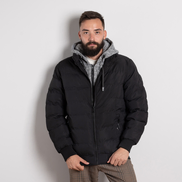 Черно мъжко ватирано яке с качулка – класически модел, практичен за ежедневието и студените дни