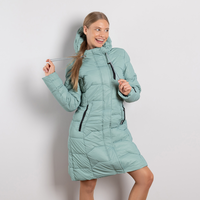 Светлозелено дамско дълго зимно яке с качулка, връзки и лепенка за коригиране на ръкавите – модел Sdo2XL