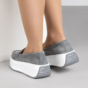 Сиви дамски мокасини от естествен велур на платформа