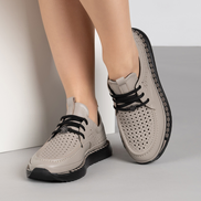 Сиви дамски обувки от естествена кожа с перфорация и черна подметка