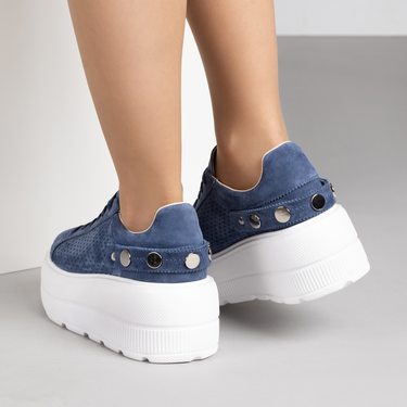 Сини дамски кецове от естествен велур с дишащ дизайн на платформа