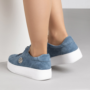 Сини дамски обувки от естествена кожа с бяла подметка и метална декорация