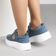 Сини дамски обувки от естествена кожа с олекотена подметка и златиста катарама