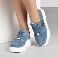 Сини дамски обувки от естествена кожа с олекотена подметка и златиста катарама