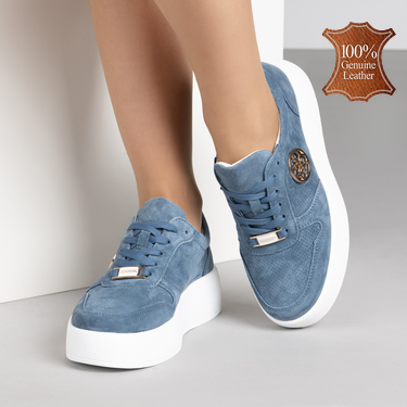 Сини дамски обувки от естествена кожа с олекотена подметка и златиста катарама