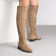 Стилни кафяви дамски еластични ботуши с удобна подметка и модерен дизайн