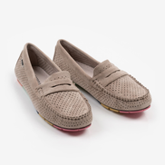 Тъмнобежови дамски мокасини с перфорация и стелка от естествена кожа