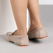 Тъмнобежови дамски мокасини с перфорация и стелка от естествена кожа