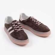 Тъмнокафяви дамски кецове от естествена кожа с декоративна перфорация и удобна подметка