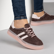 Тъмнокафяви дамски кецове от естествена кожа с декоративна перфорация и удобна подметка