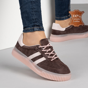 Тъмнокафяви дамски кецове от естествена кожа с декоративна перфорация и удобна подметка