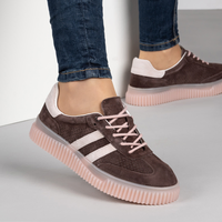 Тъмнокафяви дамски кецове от естествена кожа с декоративна перфорация и удобна подметка