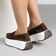 Тъмнокафяви дамски мокасини от естествен велур на платформа