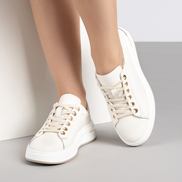 Удобни дамски кецове от естествена кожа – бяжов модел с модерна платформа