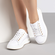 Удобни дамски кецове от естествена кожа – бял модел с модерна платформа