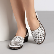 Удобни дамски сандали от естествена кожа – бели със затворени пръсти