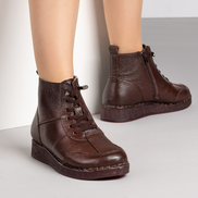 Удобни кафяви дамски боти със цип и ластични връзки