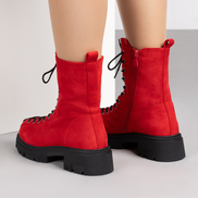 Червени дамски боти с връзки и грайферна подметка