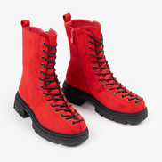 Червени дамски боти с връзки и грайферна подметка