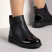 Черни дамски боти – елегантен модел с лакирани акценти