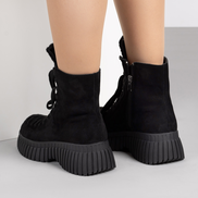 Черни дамски боти от велур с дебела подметка – модерна визия и комфорт