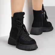 Черни дамски боти от велур с дебела подметка – модерна визия и комфорт