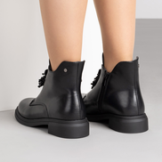 Черни дамски боти от еко кожа на нисък ток с черна висулка