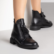 Черни дамски боти от еко кожа на нисък ток с черна висулка