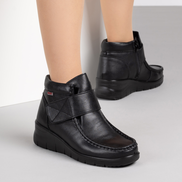 Черни дамски боти от естествена кожа с велкро лепенка и олекотена подметка