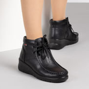 Черни дамски боти от естествена кожа с връзки и цип и олекотена подметка