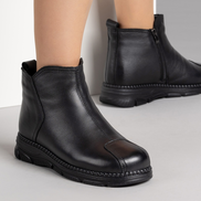 Черни дамски боти от естествена кожа с цип