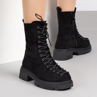 Черни дамски боти с връзки и грайферна подметка