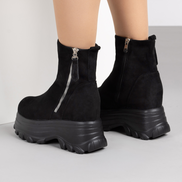 Черни дамски боти с декоративен сребърен цип и олекотена платформа