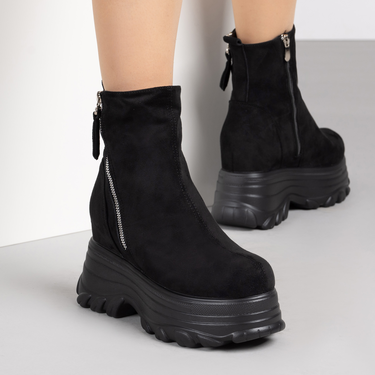 Черни дамски боти с декоративен сребърен цип и олекотена платформа