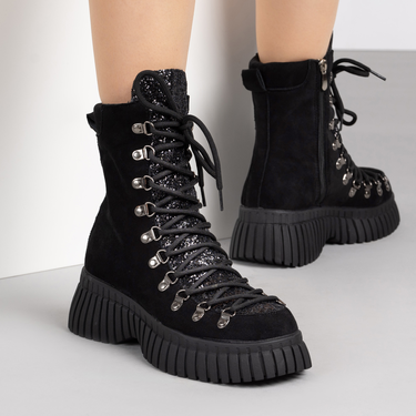 Черни дамски боти с камъни и връзки – елегантен блясък за зимата