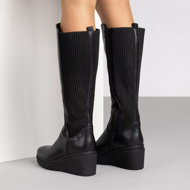Черни дамски ботуши на платформа с ластик