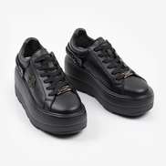 Черни дамски кецове от естествена кожа с олекотена платформа и сребрист детайл