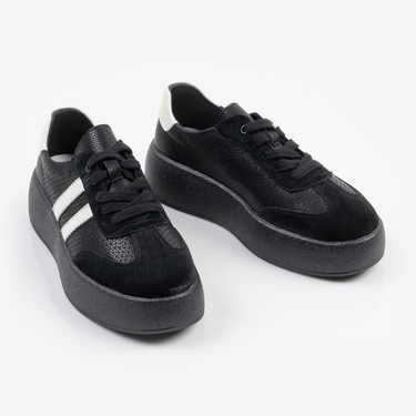 Черни дамски кожени кецове с перфорация и олекотена подметка – удобство и стил за всеки ден