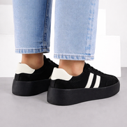 Черни дамски кожени кецове с перфорация и олекотена подметка – удобство и стил за всеки ден