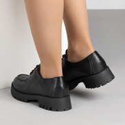 Черни дамски кожени обувки с връзки – ежедневен комфорт