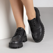 Черни дамски кожени обувки с връзки – ежедневен комфорт