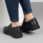 Черни дамски кожени обувки с декоративна перфорация и ортопедично ходило