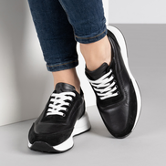 Черни дамски маратонки от естествена кожа с олекотена комфортна подметка и стилна визия